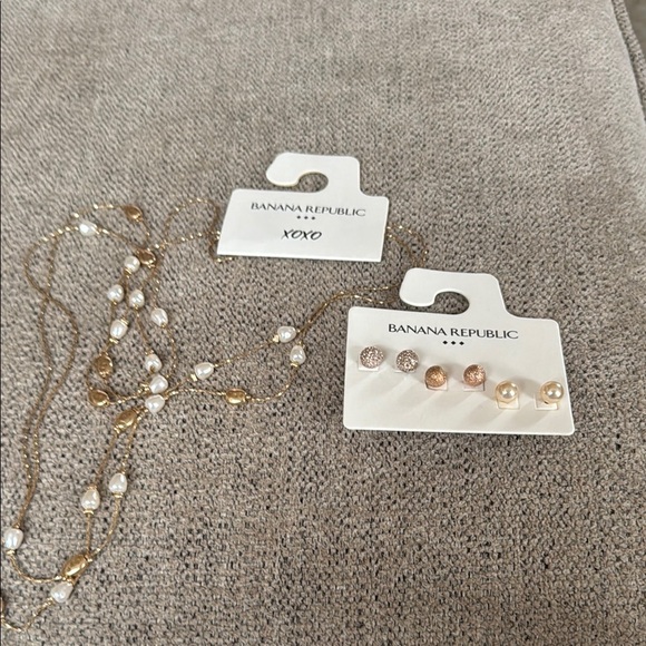 Banana Republic Gold and Cream Necklace - Picture 1 of 6